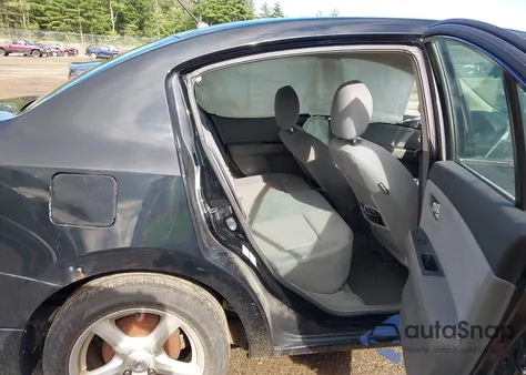 2008 Nissan Sentra 2.0S z USA, uszkodzony, nr VIN 3N1AB61EX8L756335